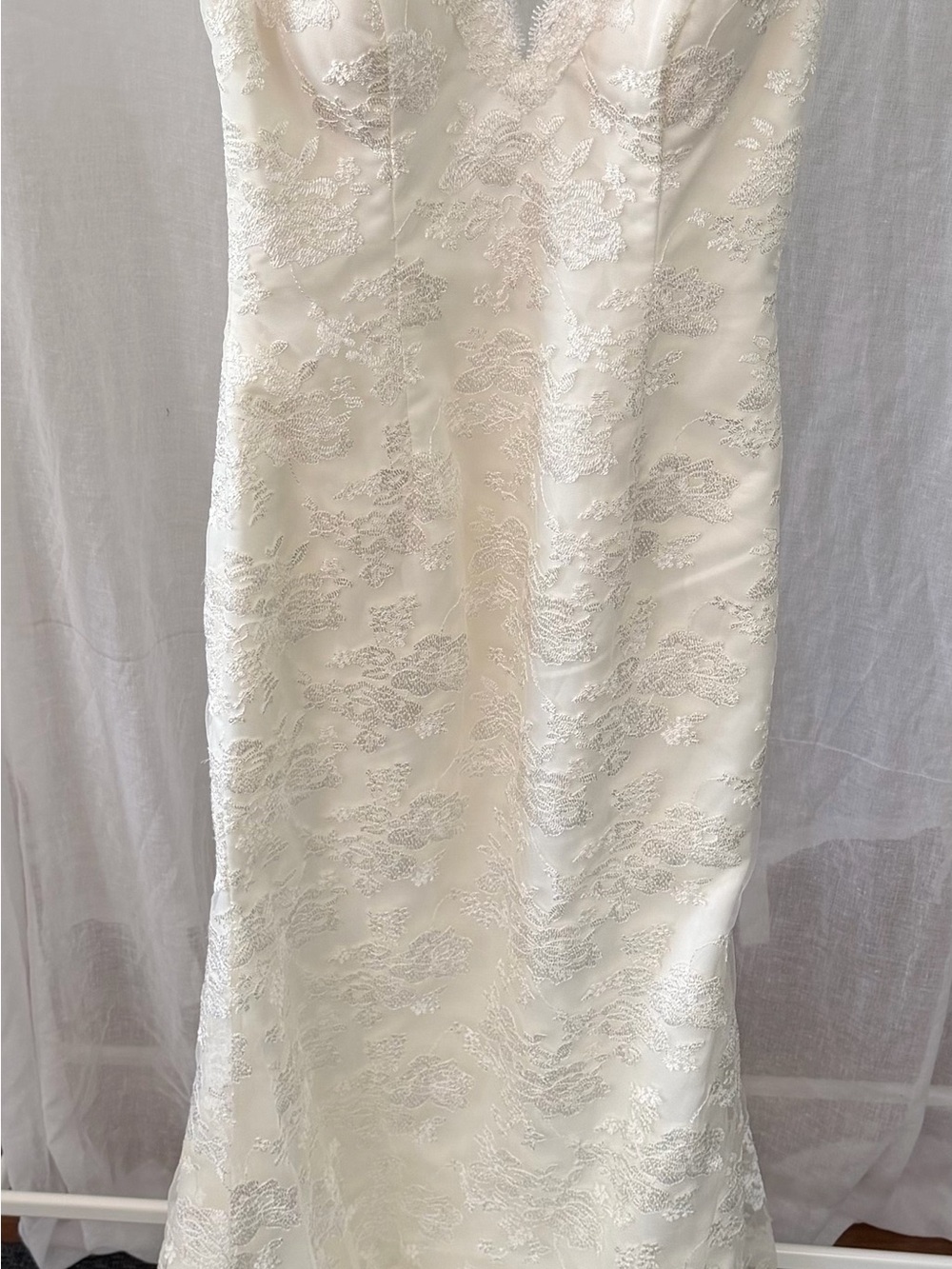 Ivory Lace Strapless Wedding Dress